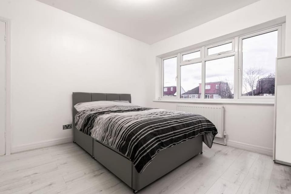 2 Bed Apartment In Wembley, Ealing, London Apartment in Wembley