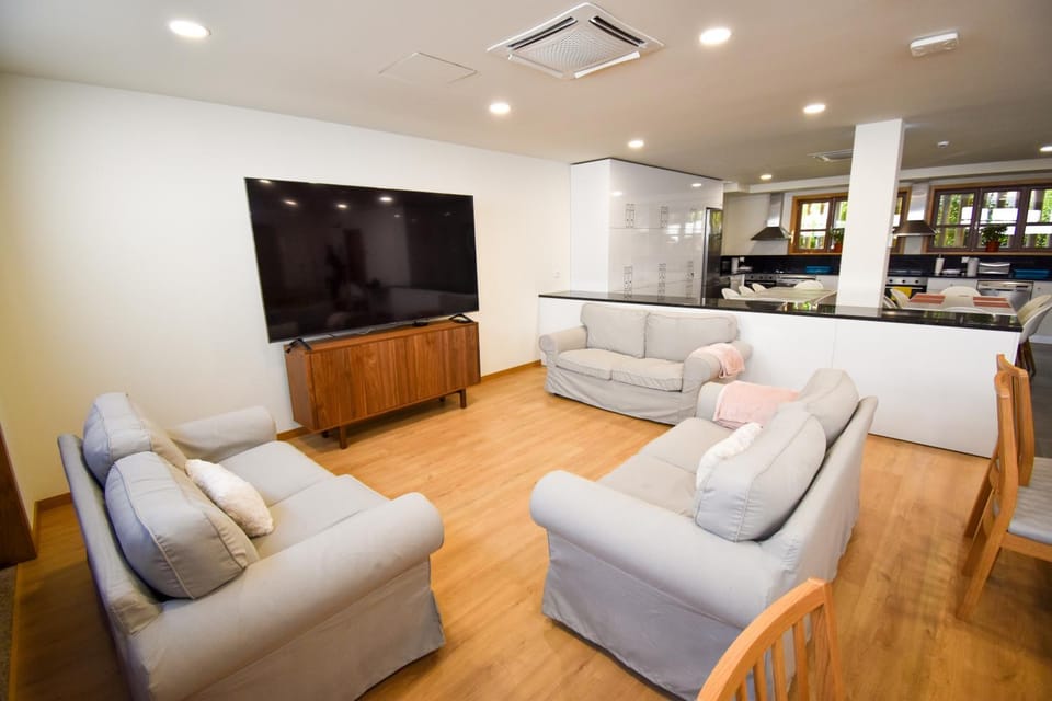 Communal lounge/ TV room, Communal lounge/ TV room