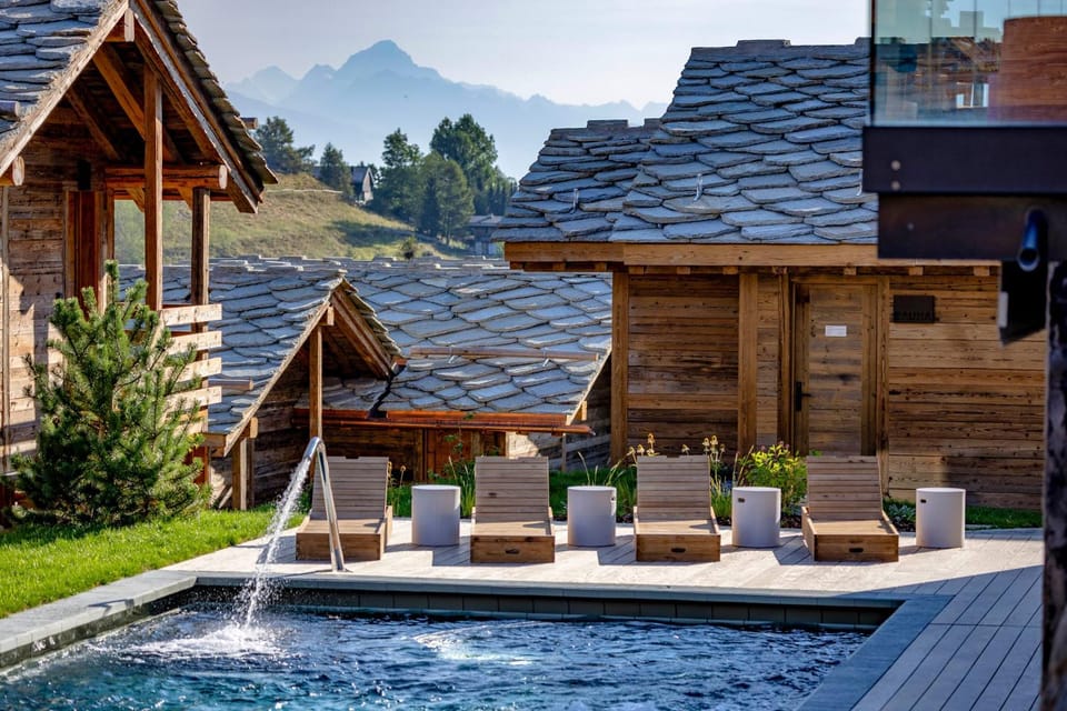 Property building, Natural landscape, Mountain view, Pool view, Swimming pool, sunbed