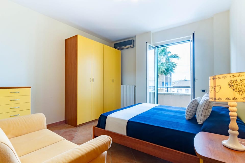 Bed, Photo of the whole room, Bedroom, air conditioner