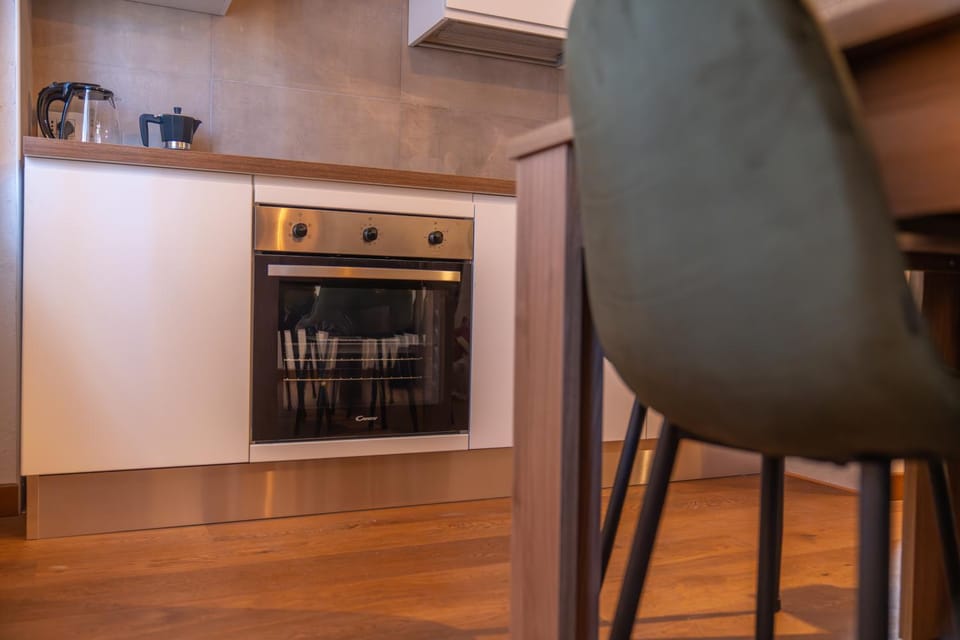 pet friendly, pet friendly, kitchen, kitchen