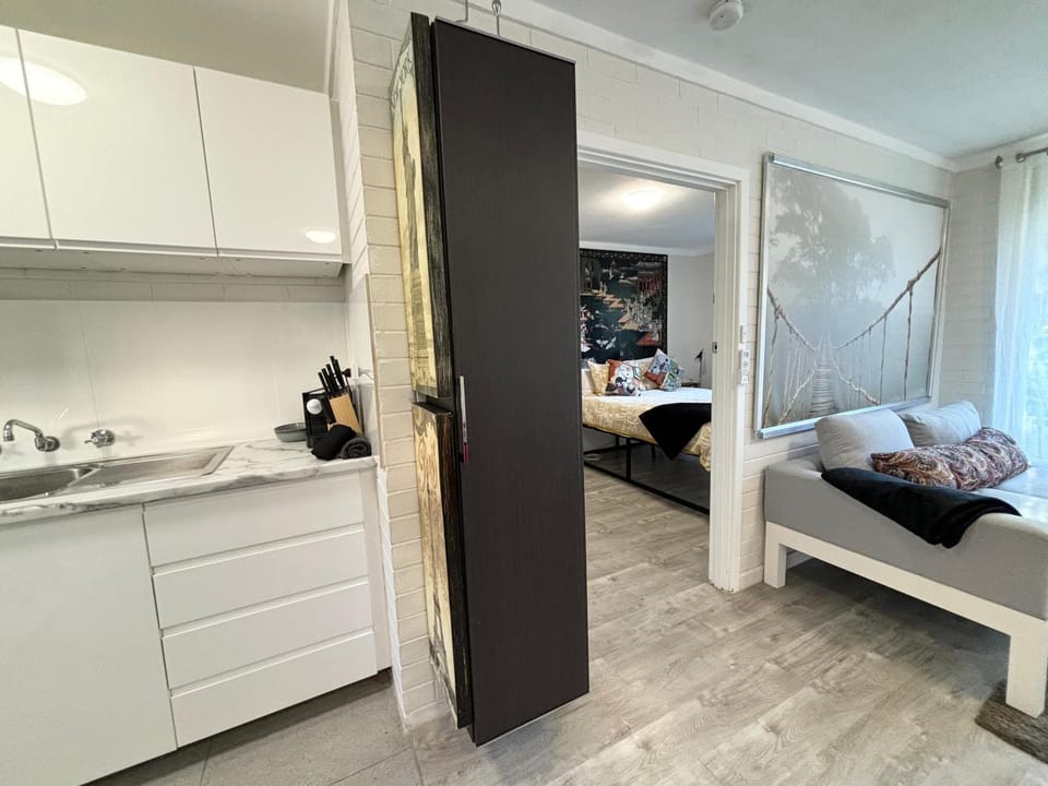 Serenity and Comfort in Subiaco 1 Bedroom Unit Apartment hotel in Perth