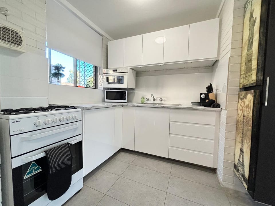 Serenity and Comfort in Subiaco 1 Bedroom Unit Apartment hotel in Perth
