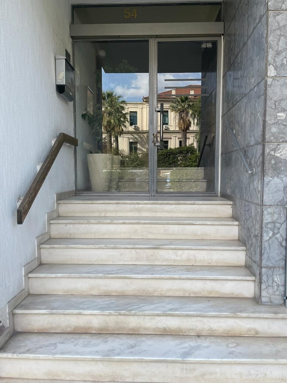 Facade/entrance
