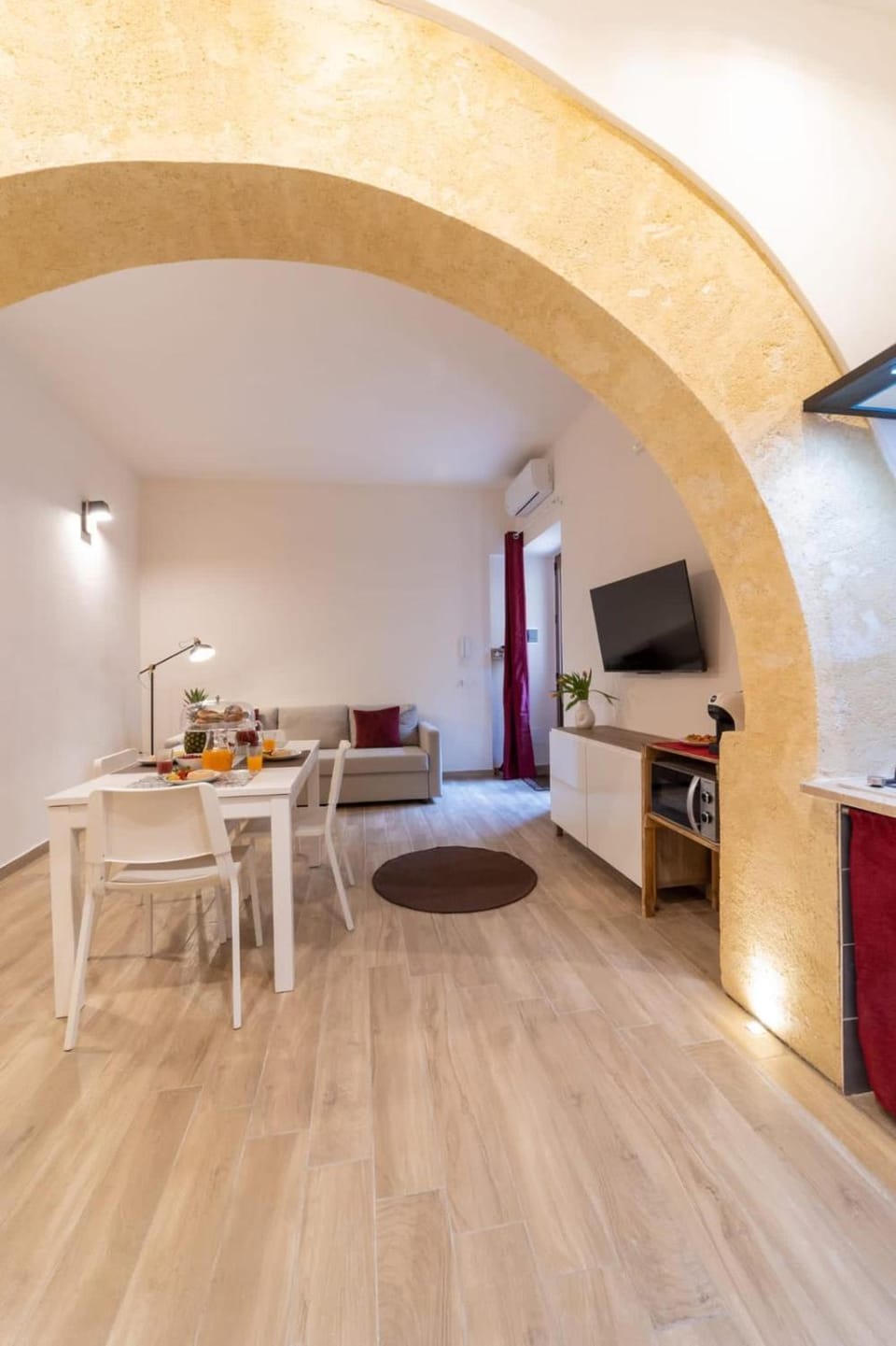 Communal lounge/ TV room, TV and multimedia, Living room, Seating area, Dining area, Evening entertainment