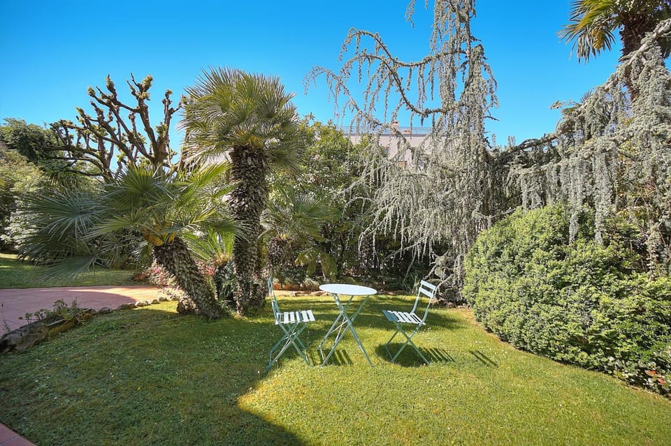 Garden, Dining area
