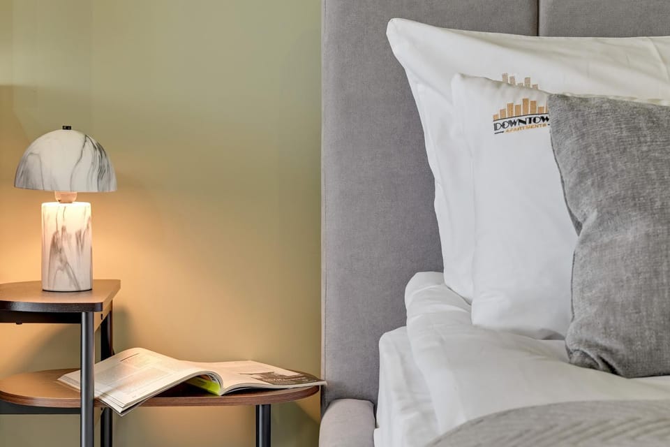 Bed, Photo of the whole room, Seating area, Bedroom