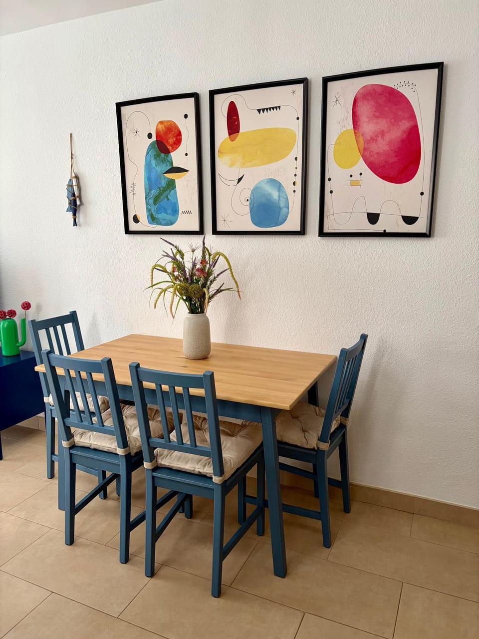 Seating area, Dining area