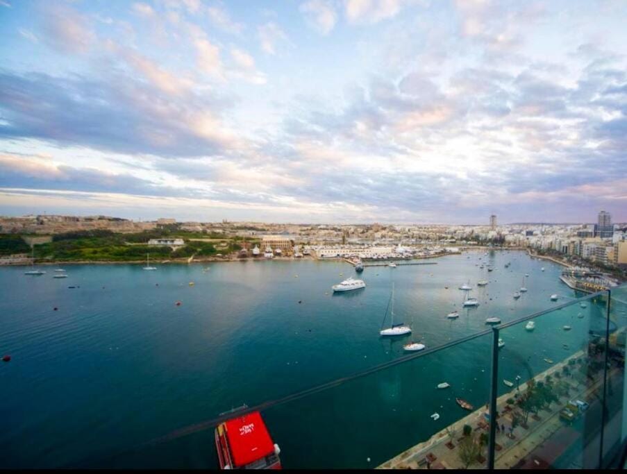 Nearby landmark, Day, Activities, City view, Sea view, Sunrise