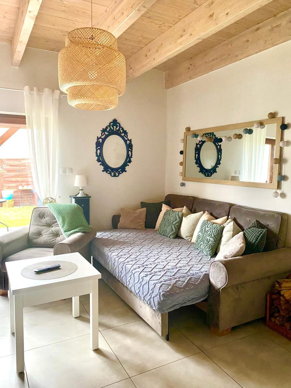 Bed, Living room