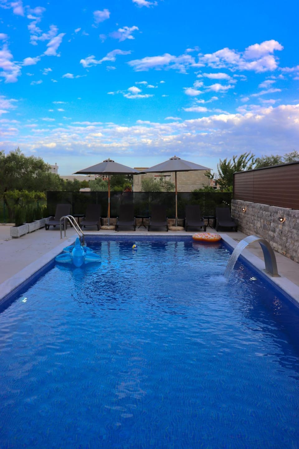 Day, Natural landscape, Pool view, Swimming pool, sunbed