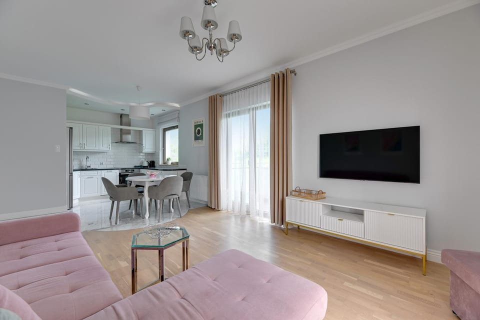 Communal lounge/ TV room, TV and multimedia, Kitchen or kitchenette, Living room, Seating area, Dining area, Evening entertainment