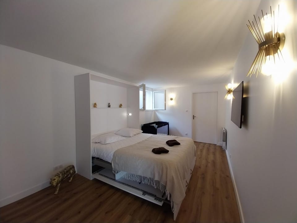 Bed, Bedroom