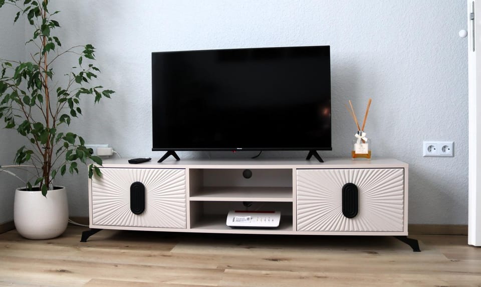 Communal lounge/ TV room, TV and multimedia, Living room, internet