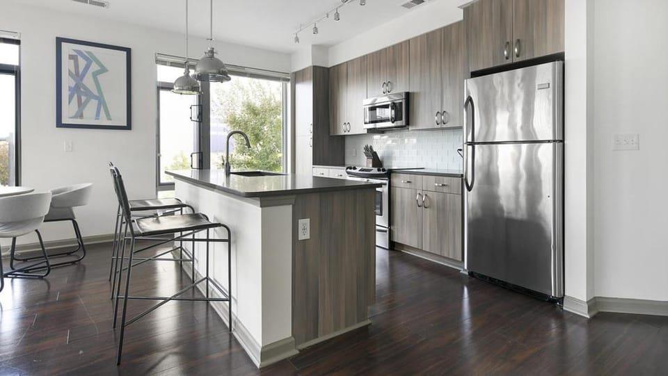 Landing at The Frasier - 2 Bedrooms in Potomac Yard Apartment in Alexandria
