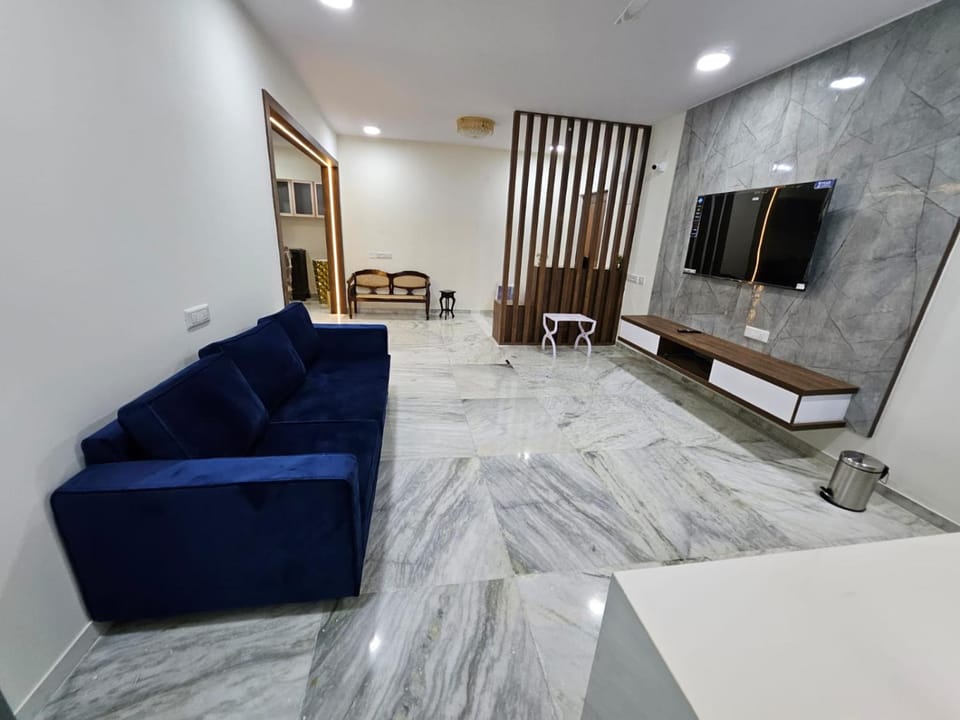 TV and multimedia, Living room, Seating area, Dining area, air conditioner