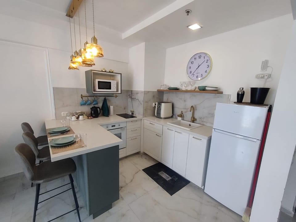 Coffee/tea facilities, Kitchen or kitchenette, Dining area, dishwasher, minibar, oven, pet friendly, stove