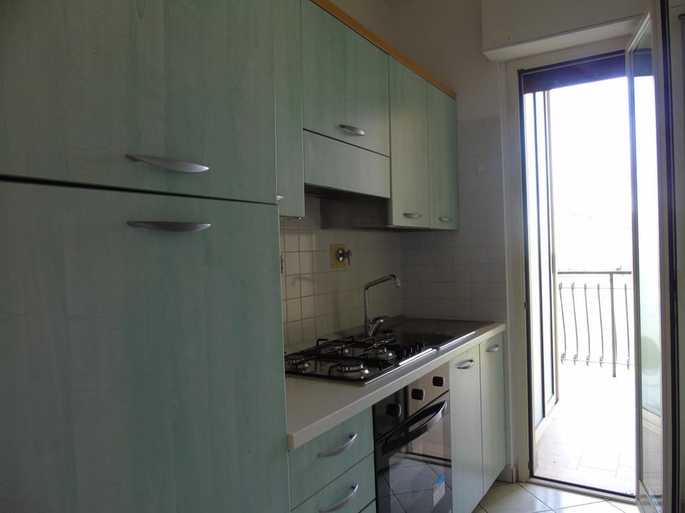 Kitchen or kitchenette, pet friendly, stove