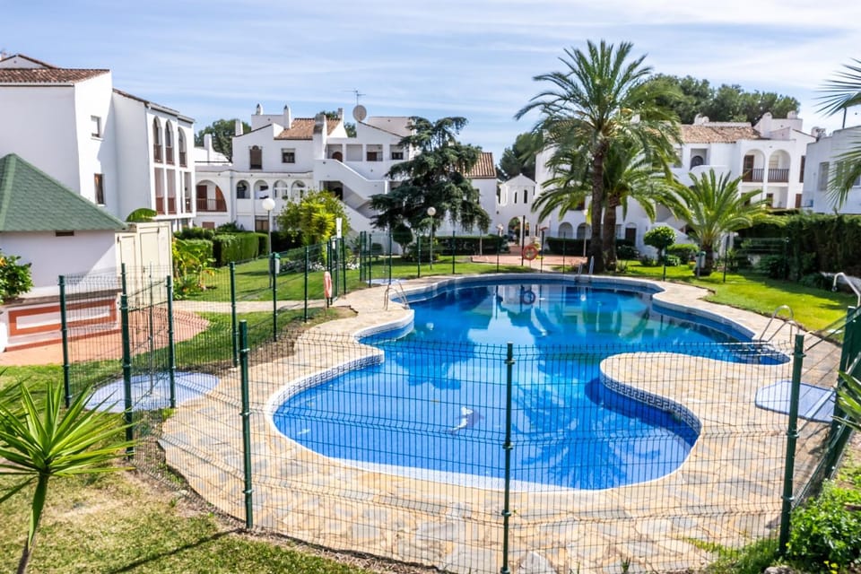 Property building, Spring, Day, Garden, Garden, Garden view, Pool view, Swimming pool, Swimming pool