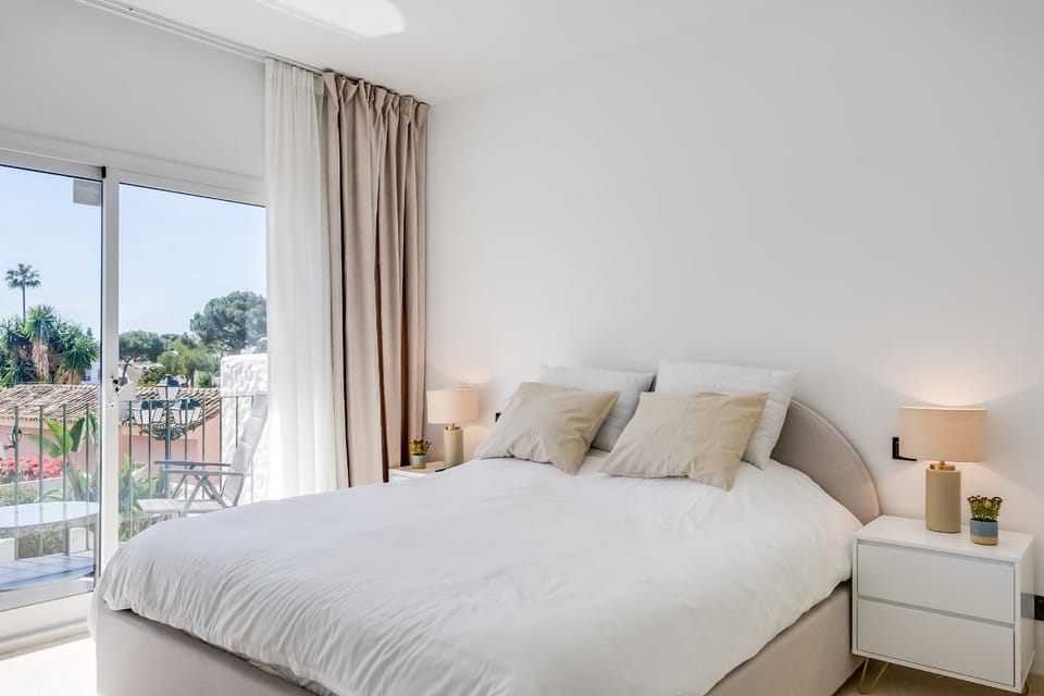 Bed, View (from property/room), Balcony/Terrace, Photo of the whole room, Bedroom