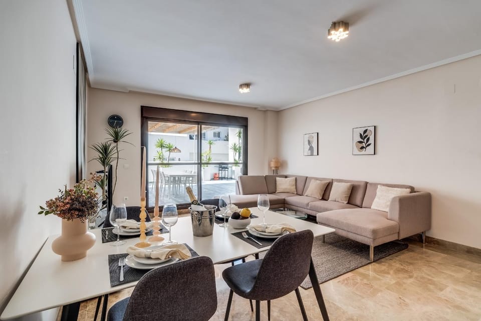 Living room, Dining area