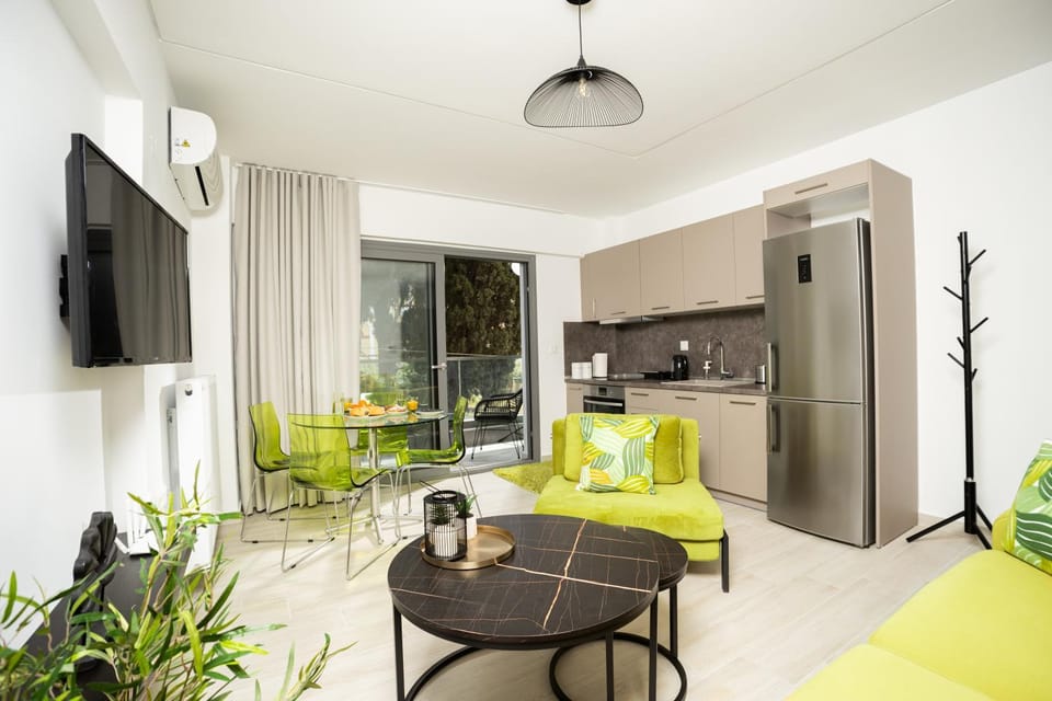 TV and multimedia, Kitchen or kitchenette, Living room, Seating area, Dining area, Evening entertainment