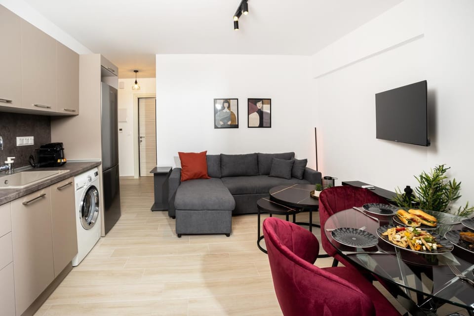 TV and multimedia, Kitchen or kitchenette, Living room, Seating area, Dining area, washing machine