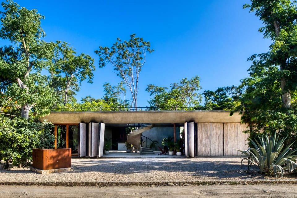 Facade/entrance