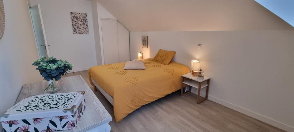 Bed, Photo of the whole room