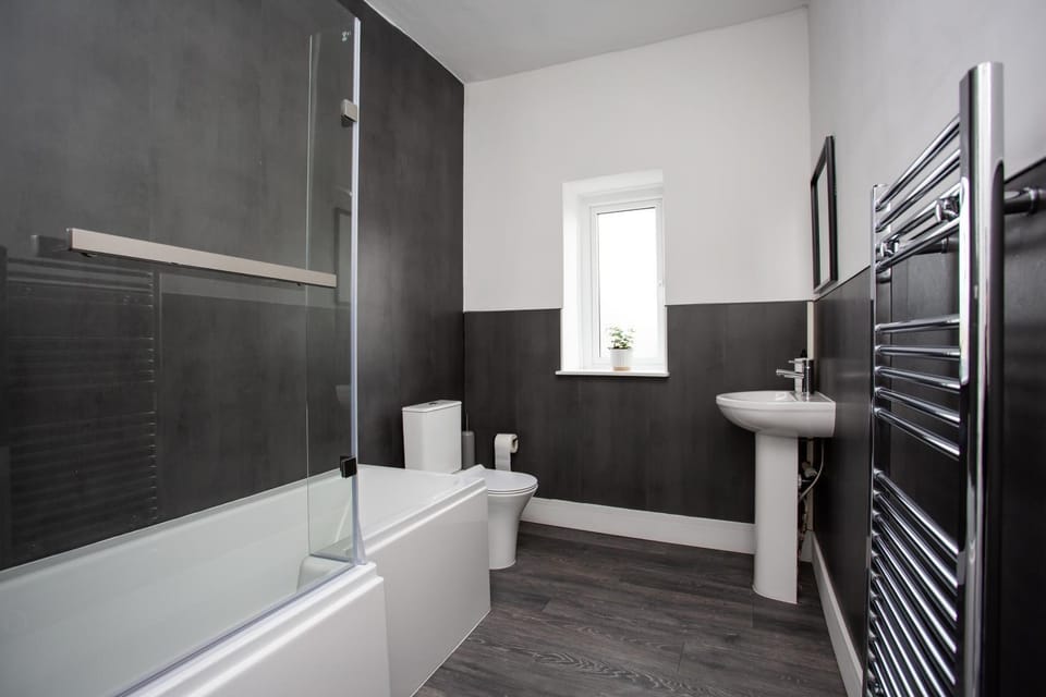 Vacant Nests The Attwood Smart Tv WIFI House in England