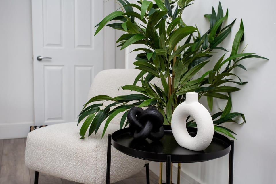 Vacant Nests The Attwood Smart Tv WIFI House in England