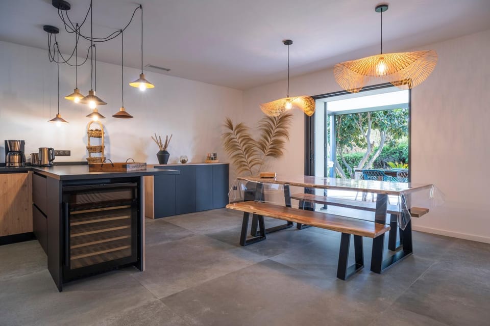Property building, Kitchen or kitchenette, Living room