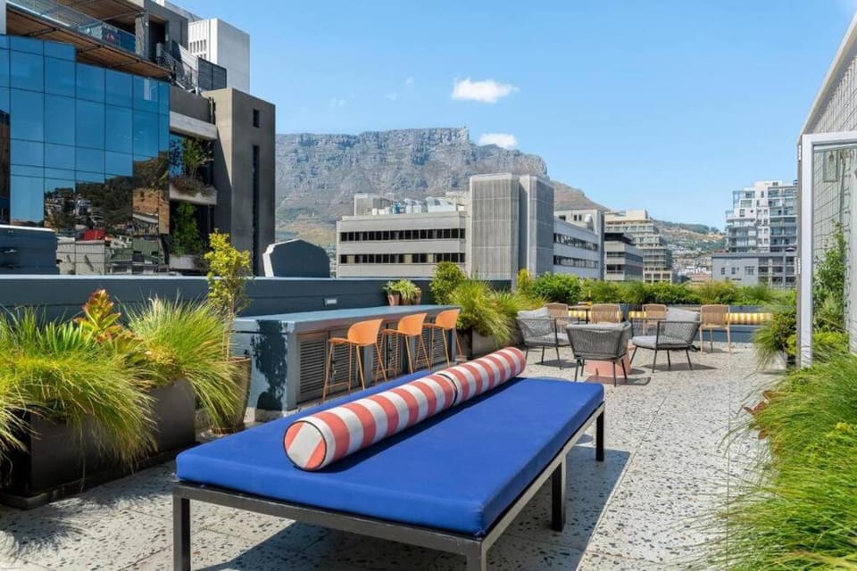 Hotel Apt, Wifi, Roof Deck, Central CBD, 247 Power Apartment in Cape Town