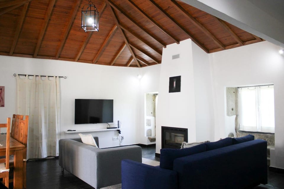 Communal lounge/ TV room, TV and multimedia, Living room, Seating area