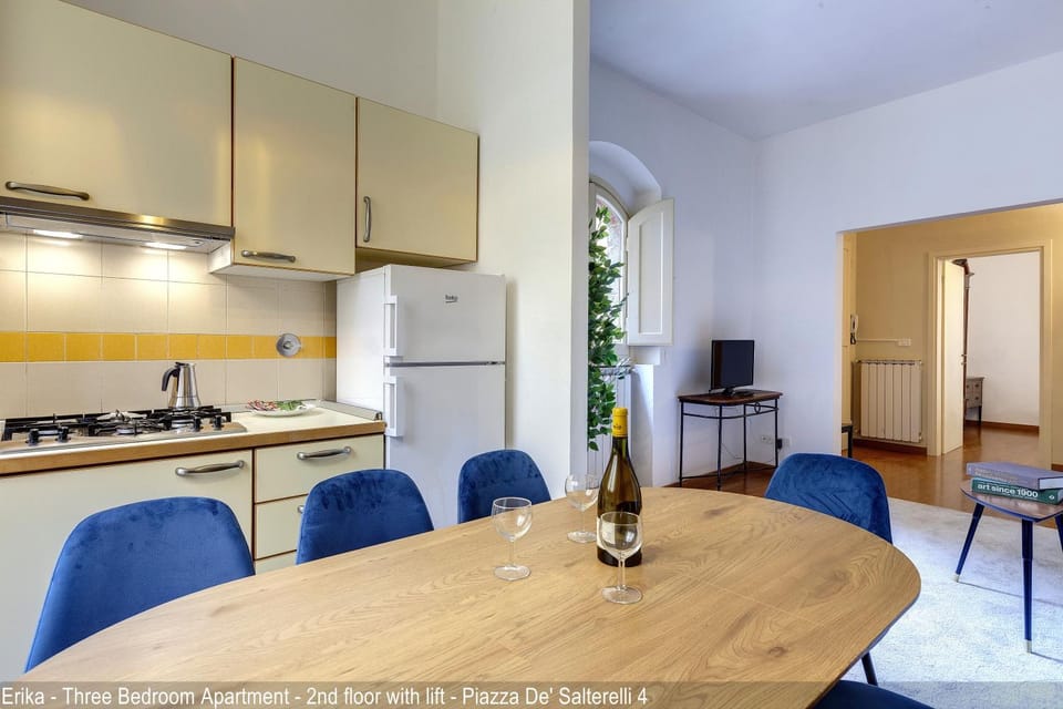 Kitchen or kitchenette, Seating area
