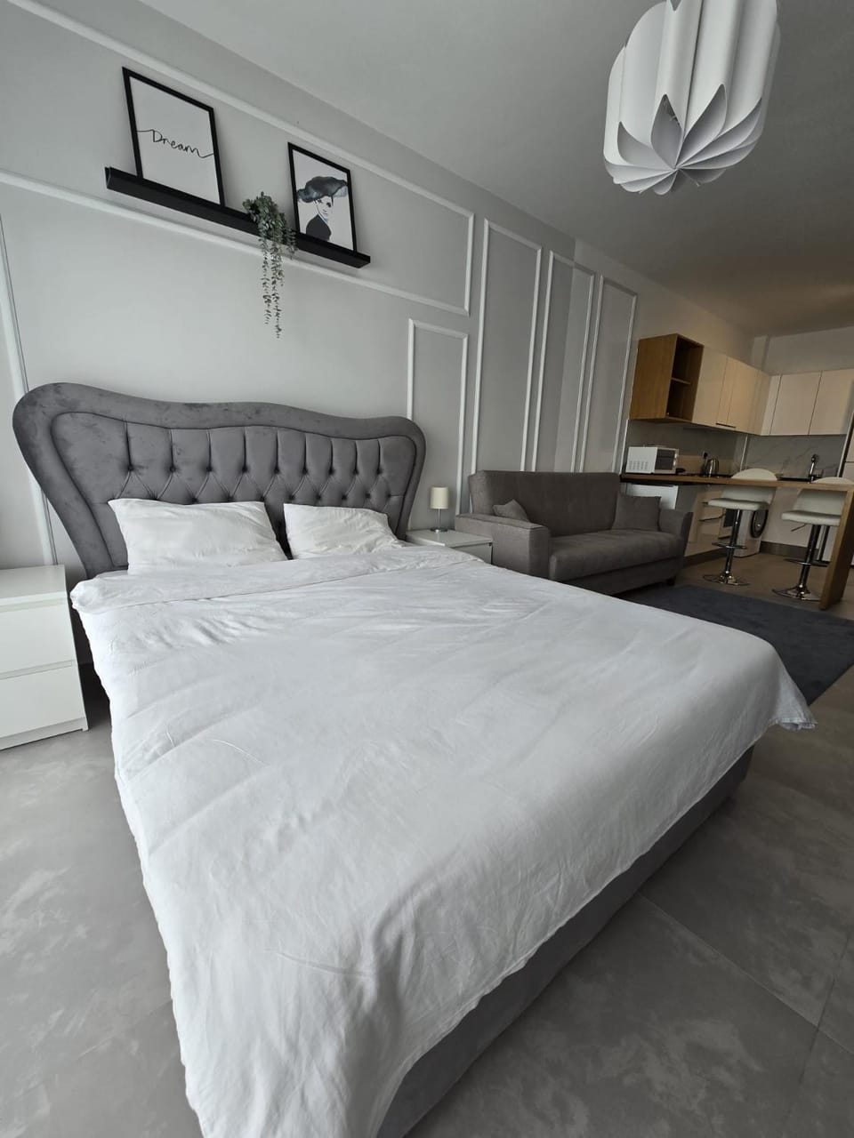 Bed, Living room, Photo of the whole room, Seating area, Bedroom