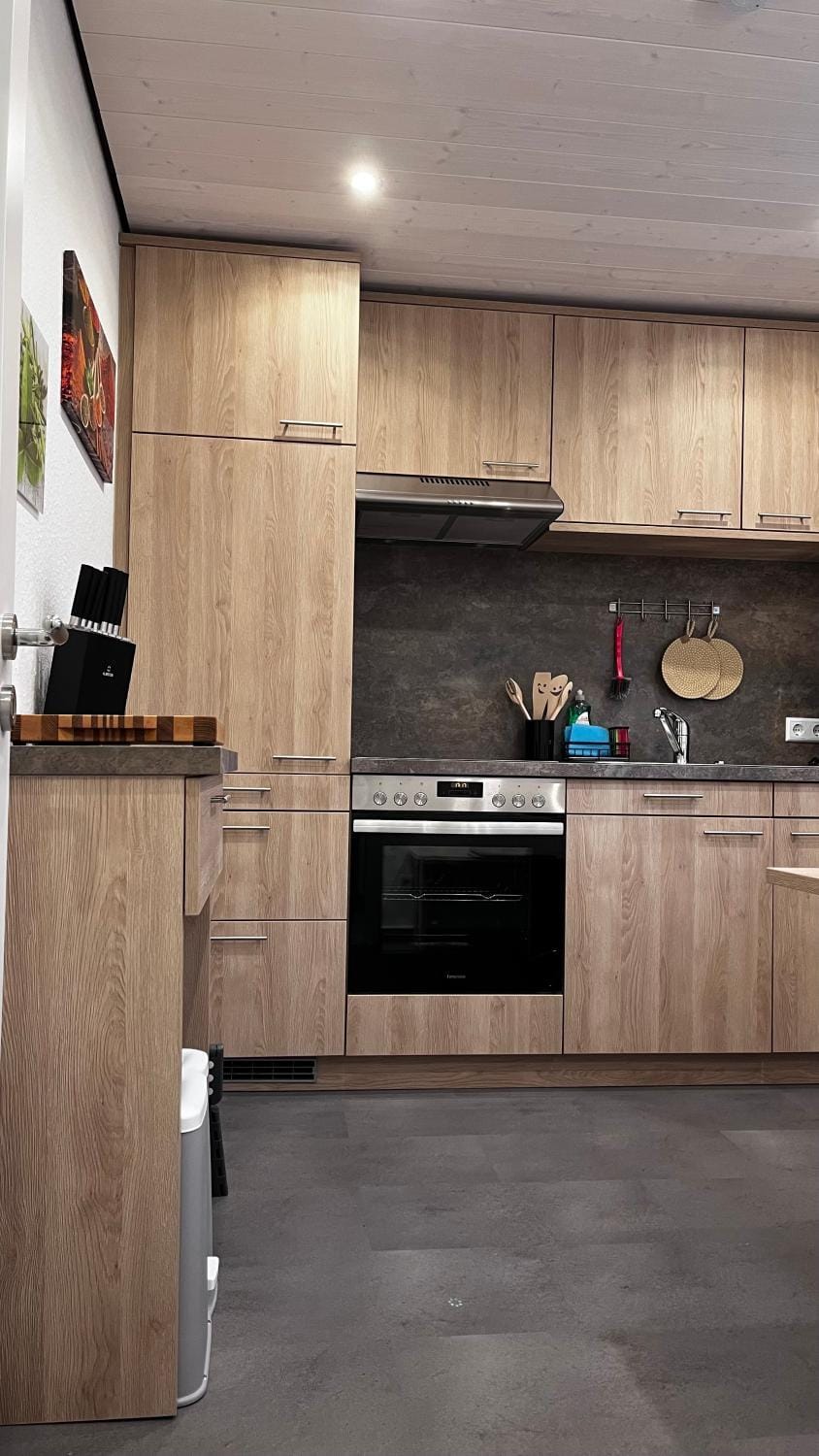 Kitchen or kitchenette, pet friendly, stove