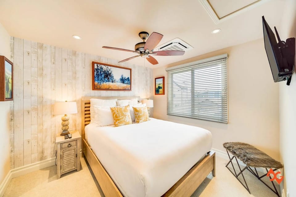 Bed, Bedroom, fireplace
