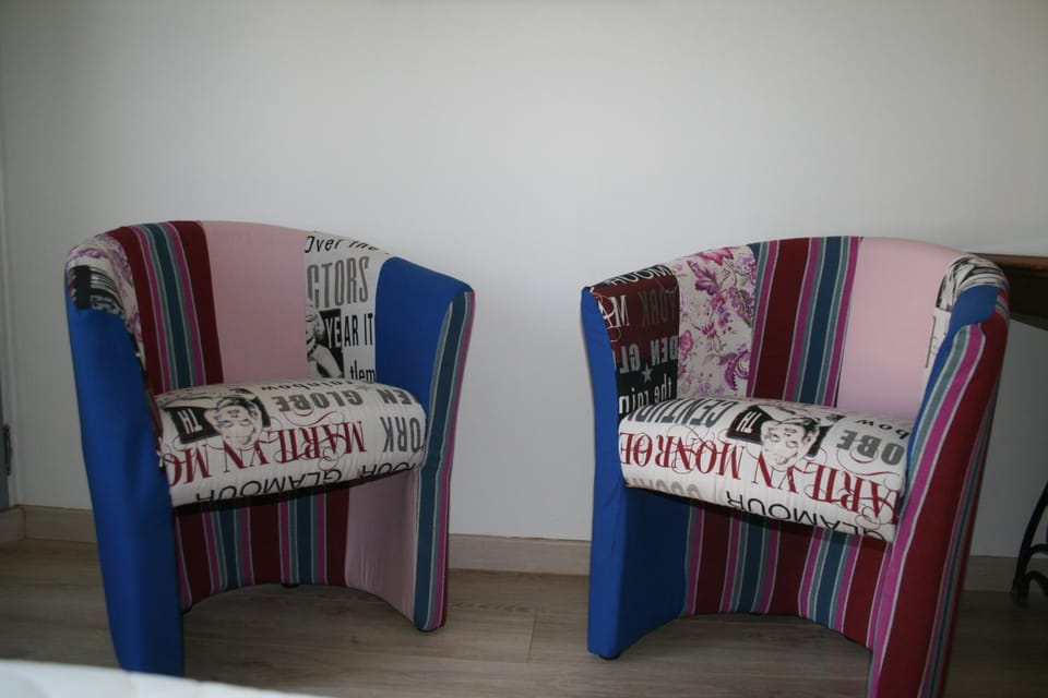 Seating area, Bedroom
