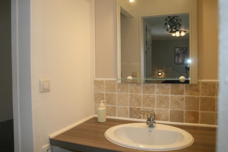 Shower, Toilet