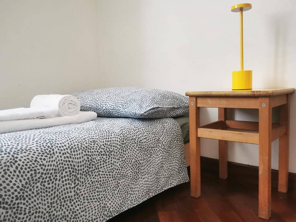 Bedroom, towels