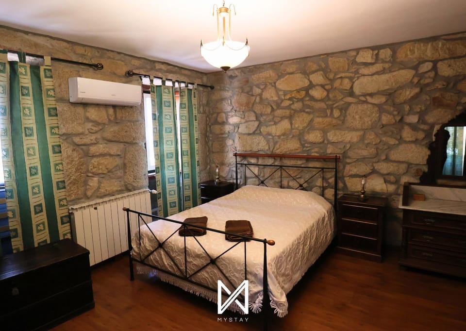 Bedroom, air conditioner