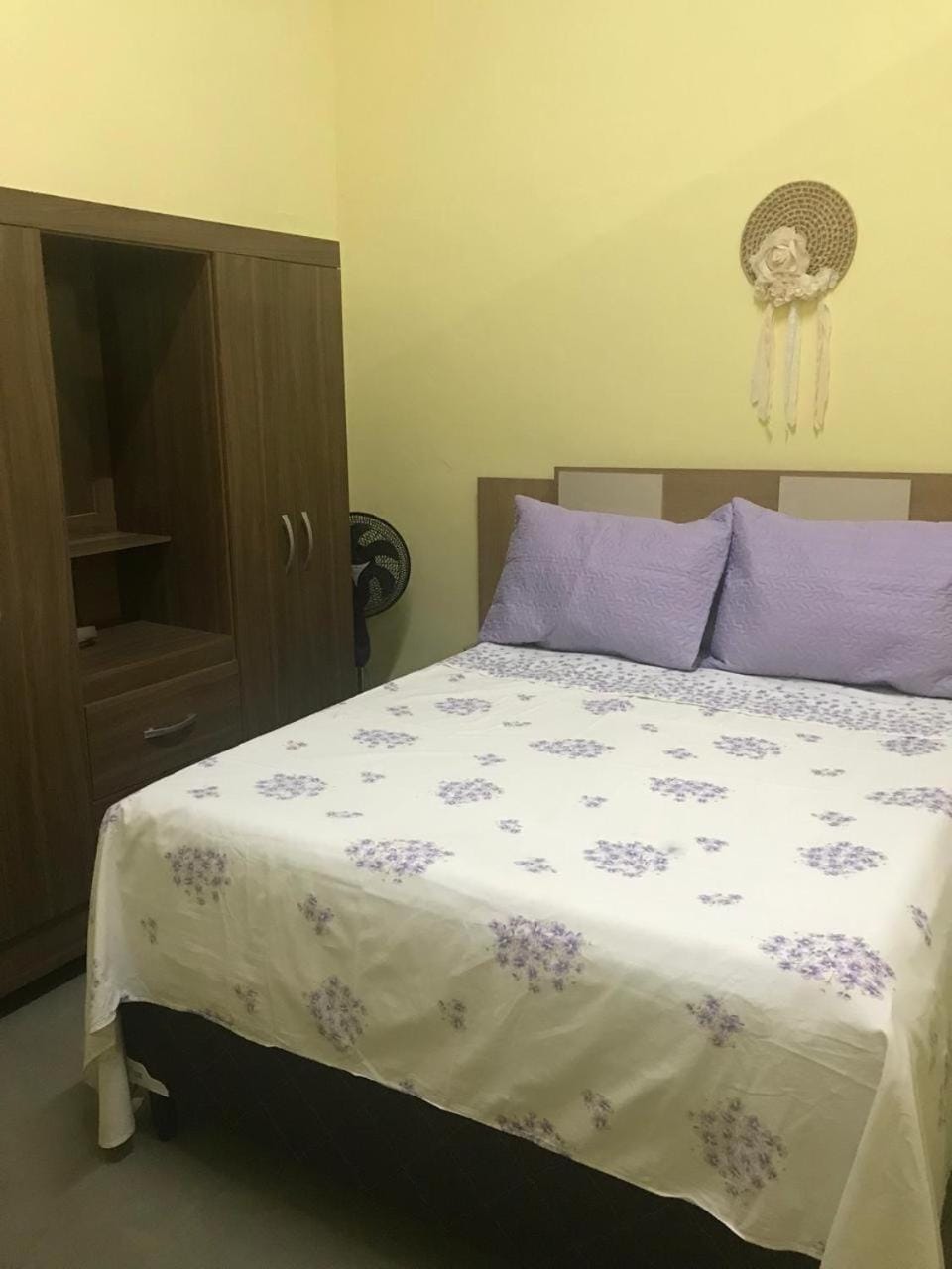 Bed, Photo of the whole room, Bedroom, fireplace, wardrobe