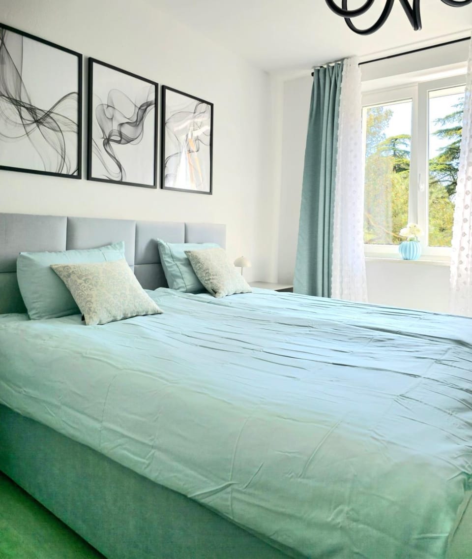 Bed, Bedroom