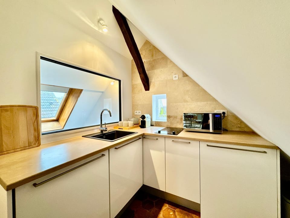 Coffee/tea facilities, dishwasher, minibar, stove
