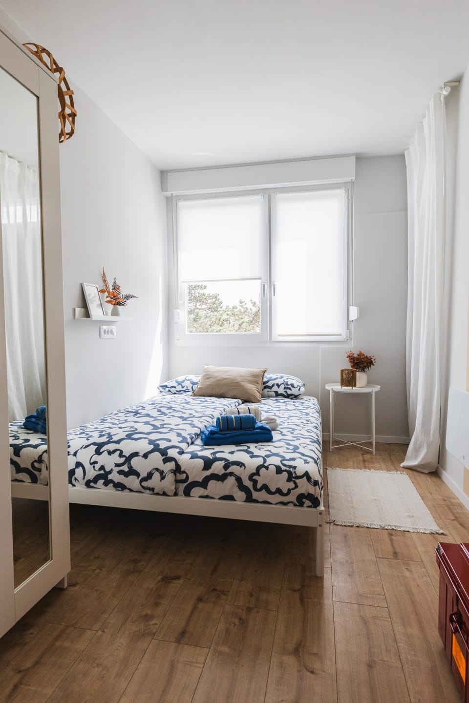 Bed, Photo of the whole room, Bedroom
