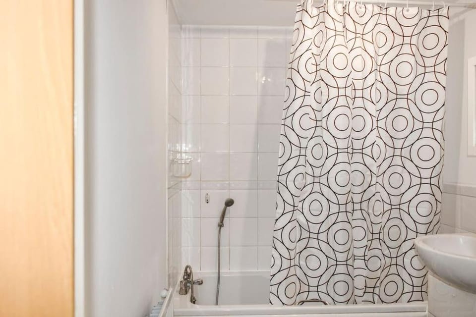 Modern 2-Bed in Watford Centre Apartment in Watford
