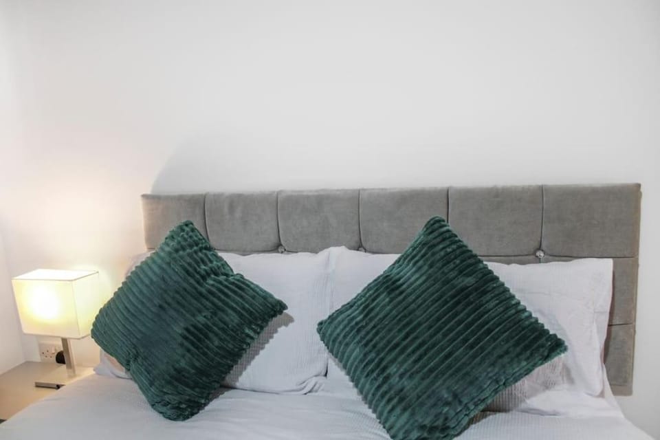 Modern 2-Bed in Watford Centre Apartment in Watford