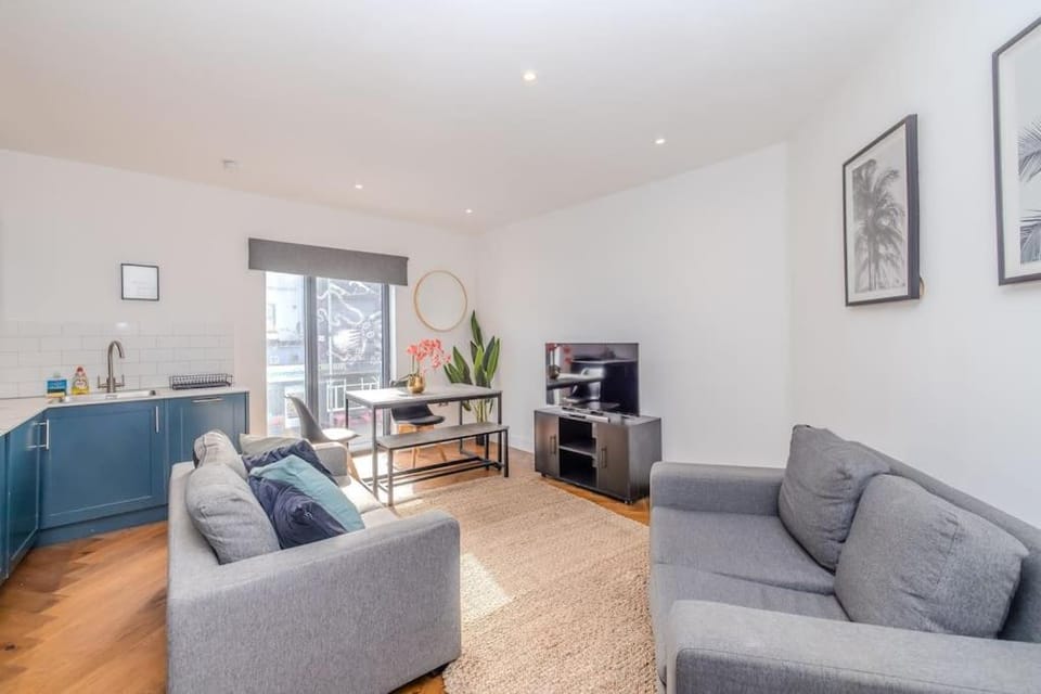 Super Central 2 Bedroom Flat I Next to Brighton Station Apartment in Brighton