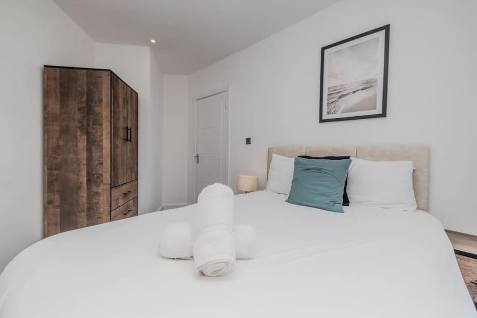 Super Central 2 Bedroom Flat I Next to Brighton Station Apartment in Brighton